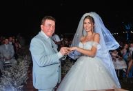 Esposa de Amado Batista mostra fotos de casamento luxuoso; veja