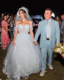 Calita Franciele Miranda de Souzamostrou fotos de seu casamento religioso com o cantor sertanejo Amado Batista