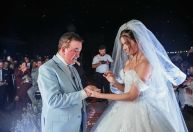 Esposa de Amado Batista brinca sobre suspeita de gravidez: "Comi muito"