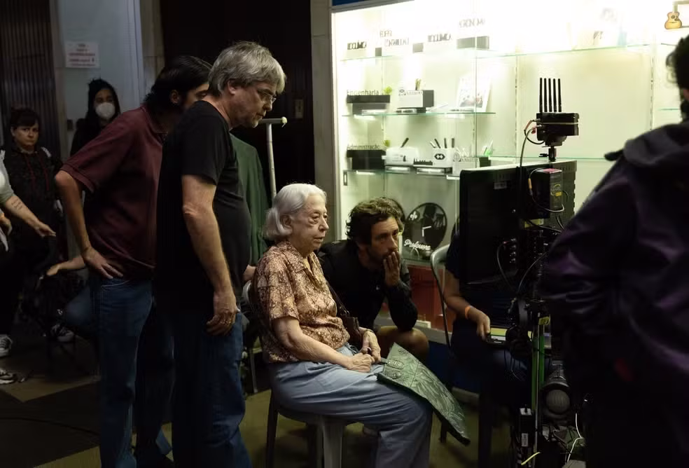 Andrucha Waddington e Fernanda Montenegro nos bastidores de "Vitória" • Divulgação