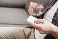 Ganho de peso e pressão alta: pesquisa lista efeitos dos antidepressivos