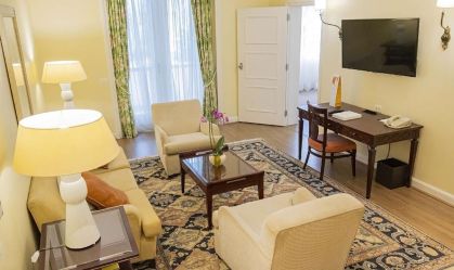 Copacabana Palace realiza leilão de móveis; saiba como dar lances