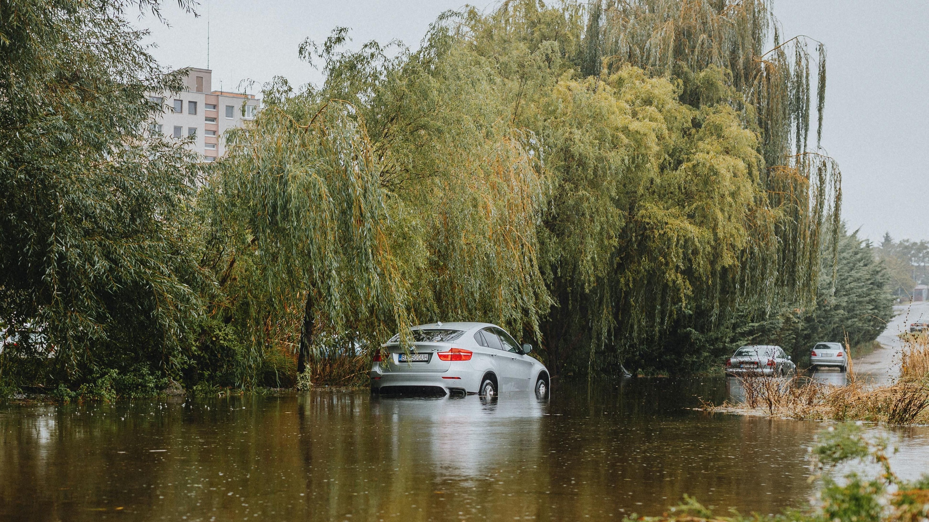Aquaplanagem: como prevenir e agir em situações de risco | Blogs | CNN ...