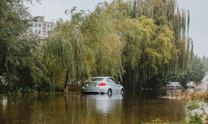 Aquaplanagem: como prevenir e agir em situações de risco
