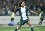 Multicampeão pelo Flamengo fica livre após clube europeu anunciar saída