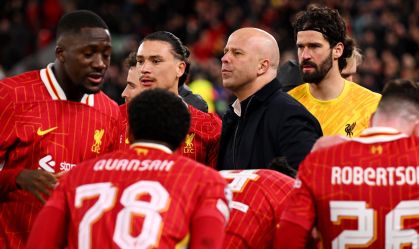 Destaque do Liverpool deve perder final da Copa da Liga por lesão