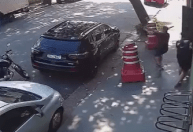 Vídeo: aluno é assaltado ao sair da academia e policial de folga revida