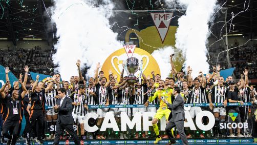 Jogadores do Atlético-MG comemoram o hexacampeonato mineiro
