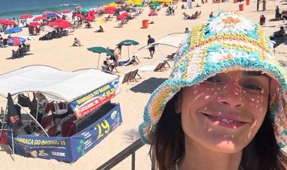 Atriz de "Velozes e Furiosos" posta foto em praia no Brasil: "Em casa"