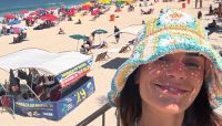 Atriz de "Velozes e Furiosos" posta foto em praia no Brasil: "Em casa"