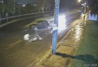 Empresário arrasta moto e homem morre após acidente; suspeito se entrega