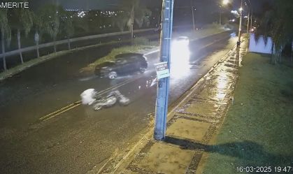 Empresário arrasta moto e homem morre após acidente; suspeito se entrega