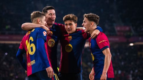 Jogadores do Barcelona comemoram gol na vitória sobre o Osasuna