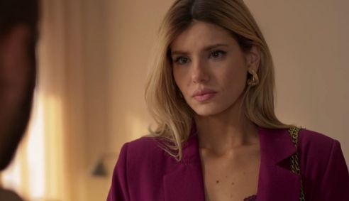 Camila Queiroz vive Sofia em "Beleza Fatal"