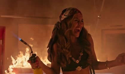 Camila Pitanga como Lola na novela "Beleza Fatal"