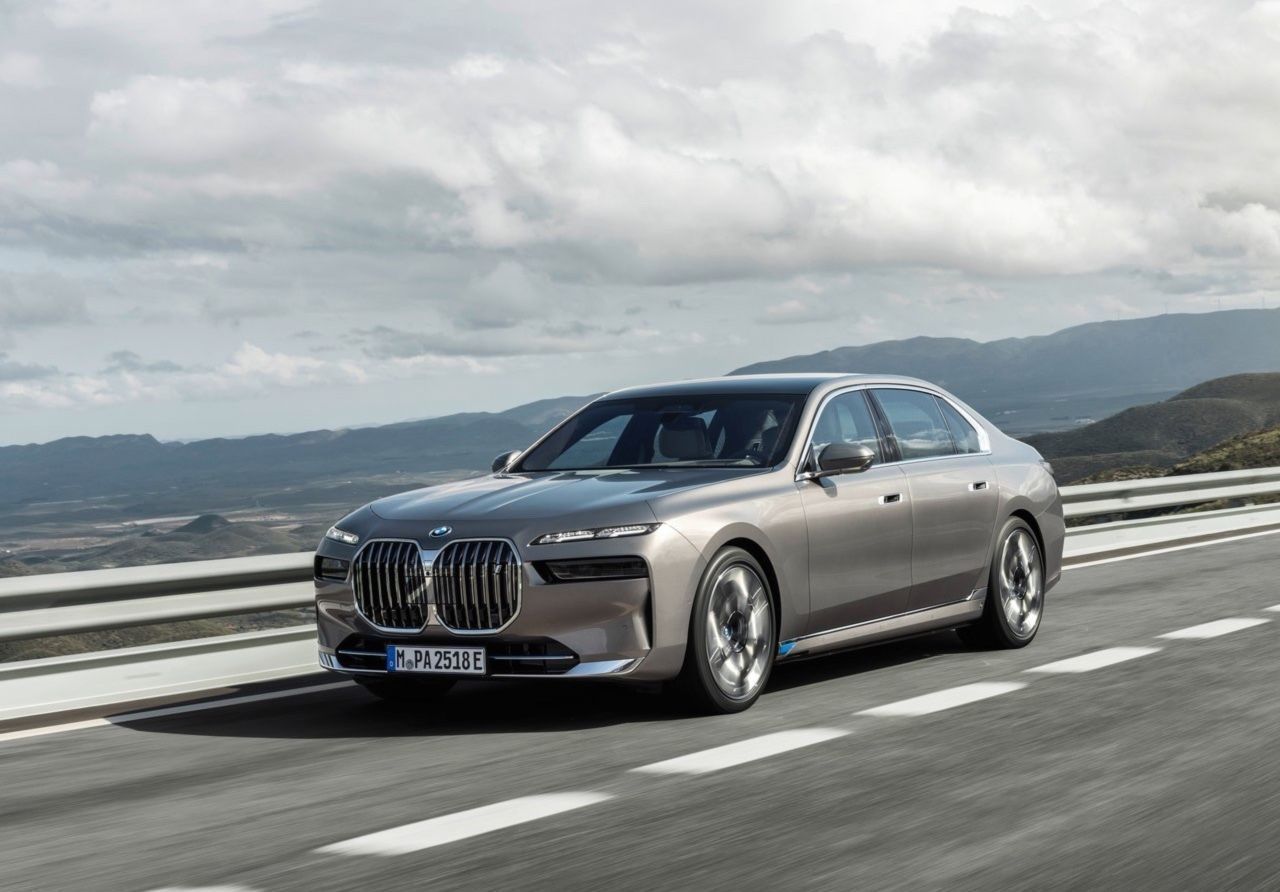 i7 é o carro elétrico mais caro da BMW no Brasil • Divulgação