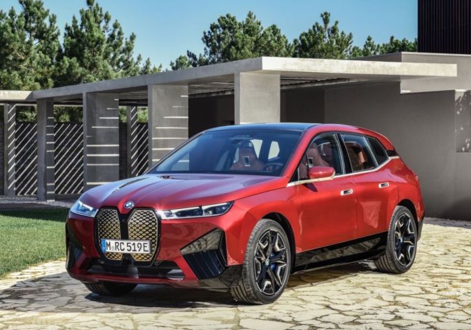 BMW iX é o carro com a maior autonomia elétrica do Brasil • Divulgação