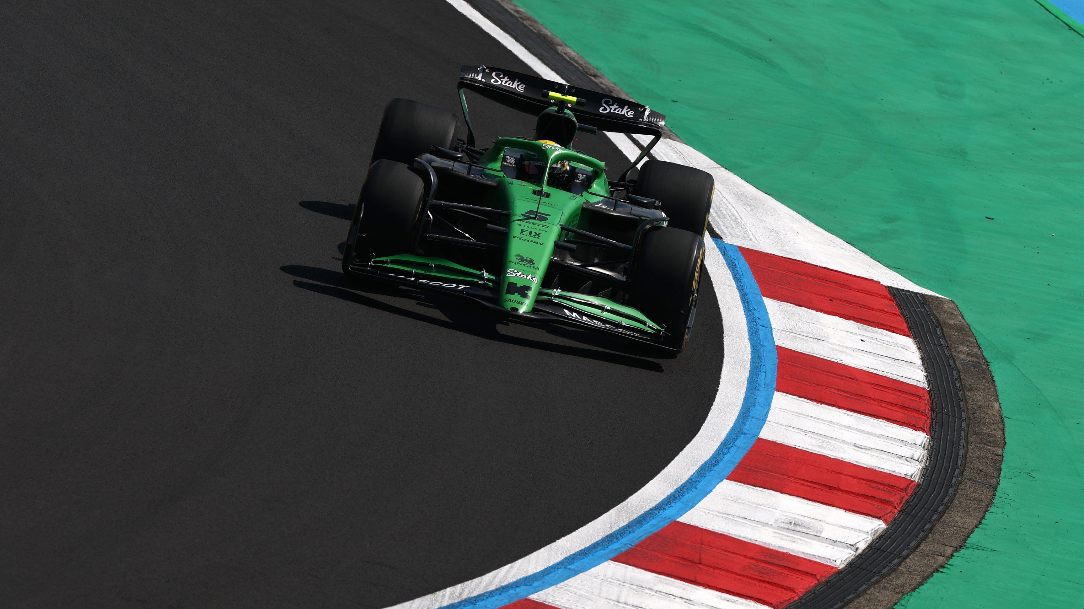 Gabriel Bortoleto fazendo volta nos treinos do GP da China