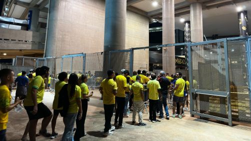 Torcida brasileira faz fila na Arena BRB Mané Garrincha antes de Brasil x Colômbia