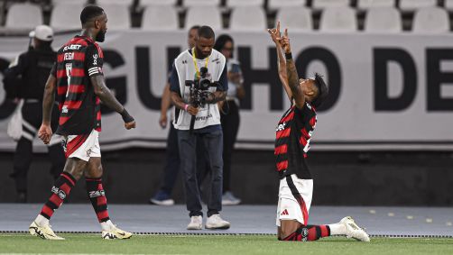 Bruno Henrique comemorando gol sobre o Vasco na semifinal do Carioca