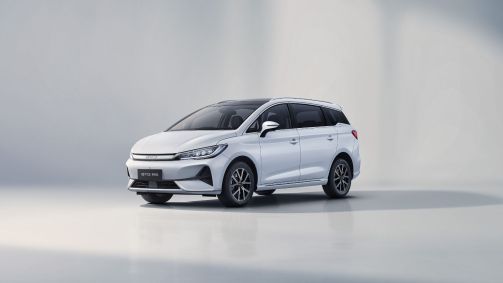BYD M6 é uma minivan 100% elétrica
