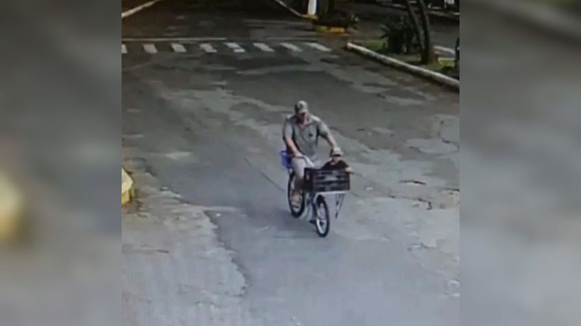 Câmeras de segurança registraram imagens de Tiago indo, de bicicleta, com o menino em uma caixa • Reprodução