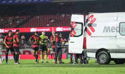 Jogador do Sport deixa campo de ambulância e vira desfalque