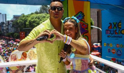 Carla Perez celebra 30 anos de carreira ao lado de Xanddy; veja fotos