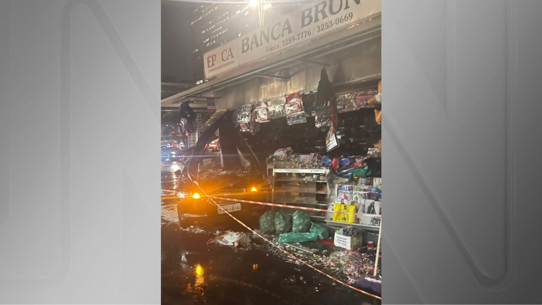 carro invade banca