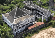 Veja como está o castelo abandonado do cantor José Rico 10 anos após morte