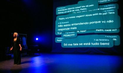 cena-de-teatro-copo-vazio