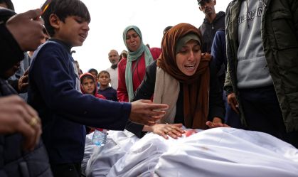 Ataque de Israel mata crianças em centro de saúde de Gaza, dizem médicos