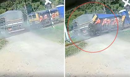 Vídeo: Veículo ferroviário colide contra caminhão carregado de arroz em SC 