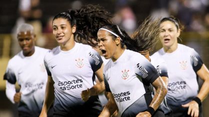 Vic Albuquerque comemorando gol na semifinal da Supercopa do Brasil