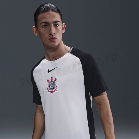 Nova camisa do Corinthians foi vazada nas redes sociais • Reprodução/X