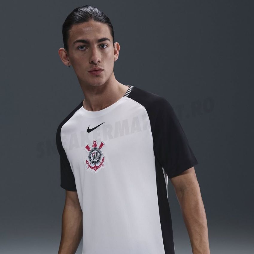 Nova camisa do Corinthians foi vazada nas redes sociais • Reprodução/X
