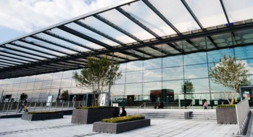 Fachada no terminal 4 do aeroporto de Heathrow, em Londres