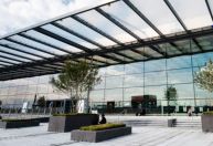 Terminal do aeroporto de Londres é fechado após registro de emergência