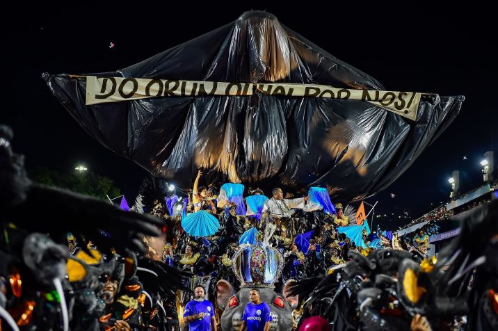 Beija-Flor traz Cristo Redentor mendigo no desfile de 2025 • Dhavid Normando/Liga RJ