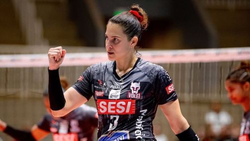 Dani Lins defende o Sesi Bauru