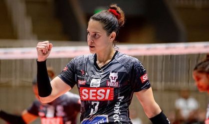 Dani Lins defende o Sesi Bauru
