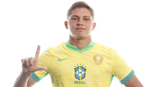 Dell, do Bahia, com a Seleção Sub-17