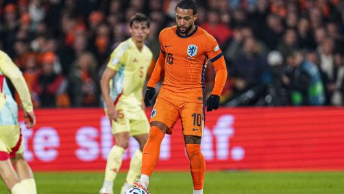 Memphis Depay em jogo da Holanda pela Nations League