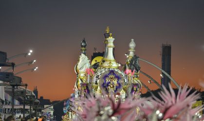Sobre o que fala o enredo da Rosas de Ouro, que venceu o Carnaval de SP