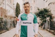 Clube alemão lança camisa em homenagem a Diego Ribas; veja