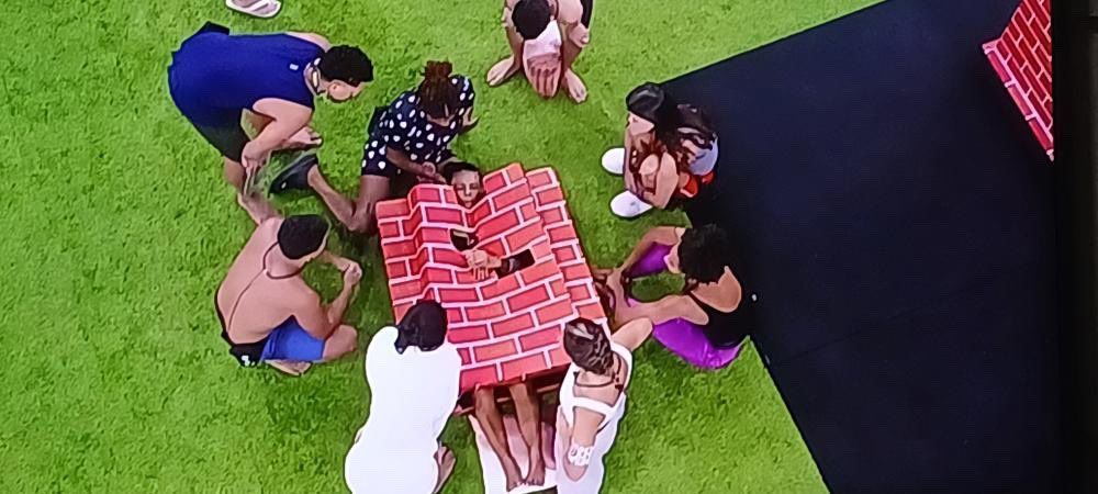 Dona Vilma passa mal durante Castigo do Monstro