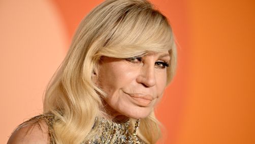 Donatella Versace esteve no after do Oscar da Vanity Fair em Beverly Hills