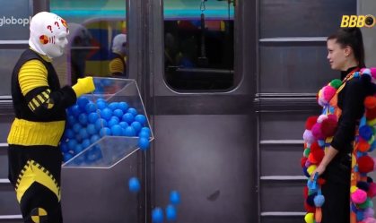 Uma nova amizade surgiu entre Vitória Strada e os Dummies do programa