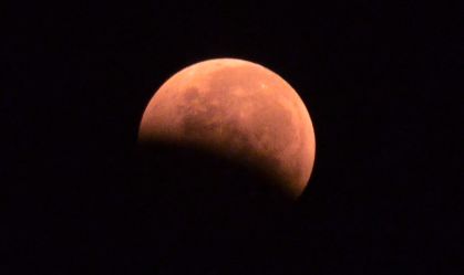 Eclipse lunar mais longo do ano ocorre nos próximos dias; saiba mais
