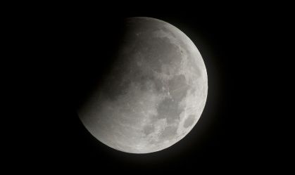 Eclipse lunar total na chegada do solstício de inverno em dezembro de 2010, em Arlington, no Texas (EUA)
